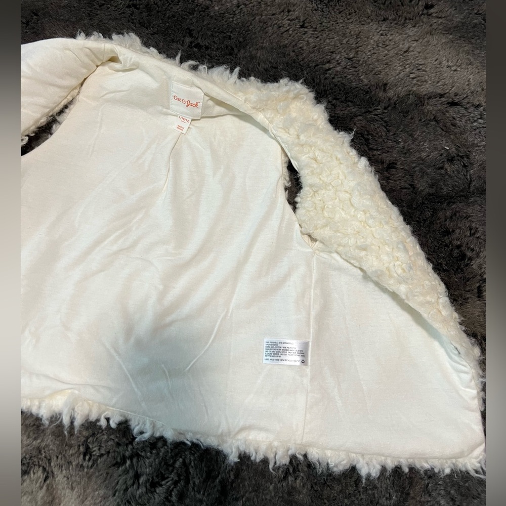 Cat & Jack Cream Sherpa Vest Size L 10/12 - Picture 5 of 7
